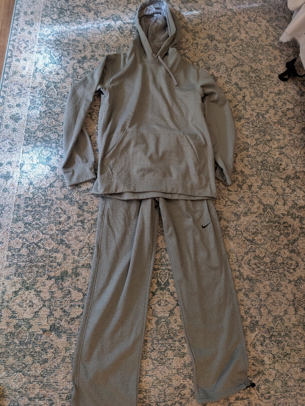 Nike mens Size Large Thermal Fit Sweatsuit